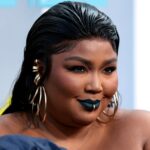 Las uñas cromadas de Lizzo se veían geniales en los MTV VMA