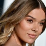 Las uñas de supermodelo de Hailee Steinfeld completan su look de mono de cuero