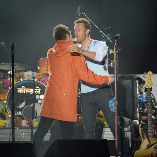 Liam Gallagher elogia a Chris Martin como "un tipo maravilloso"