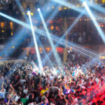 Los fanáticos de la música en el club Amnesia de Ibiza recaudan dinero bailando toda la noche
