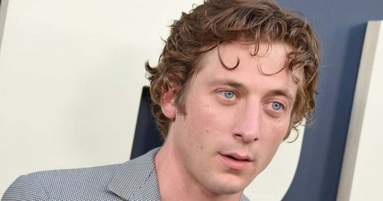 Los tatuajes de Jeremy Allen White te dan un vistazo a su lado más suave