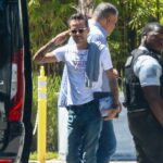 Marc Anthony saluda al personal de Miami Marina después de perderse la boda de J Lo