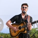 Marcus Mumford dice que 'Cannibal' trata sobre la experiencia infantil de abuso sexual