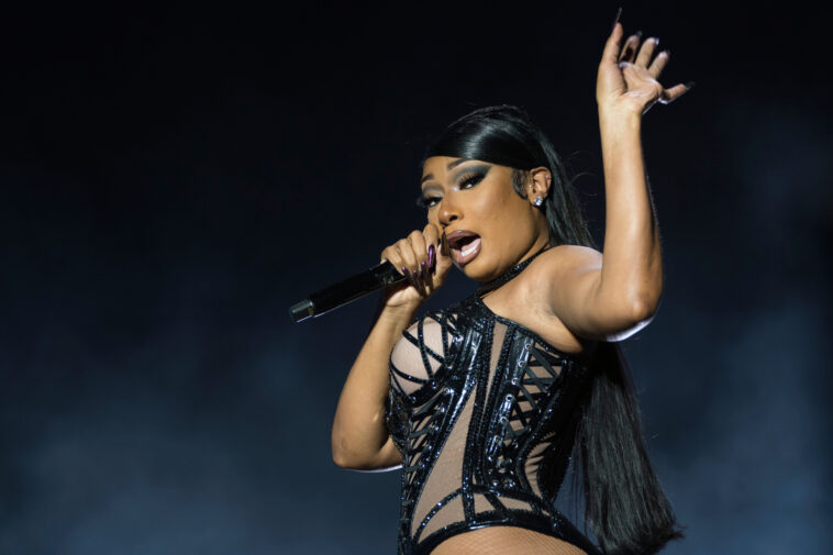 Megan Thee Stallion dice que sus alter-egos eran "como mi escudo" cuando actuaban.  Ahora ella no los necesita