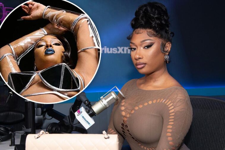 Megan Thee Stallion se burla del nuevo álbum 'Traumazine' en bikini transparente