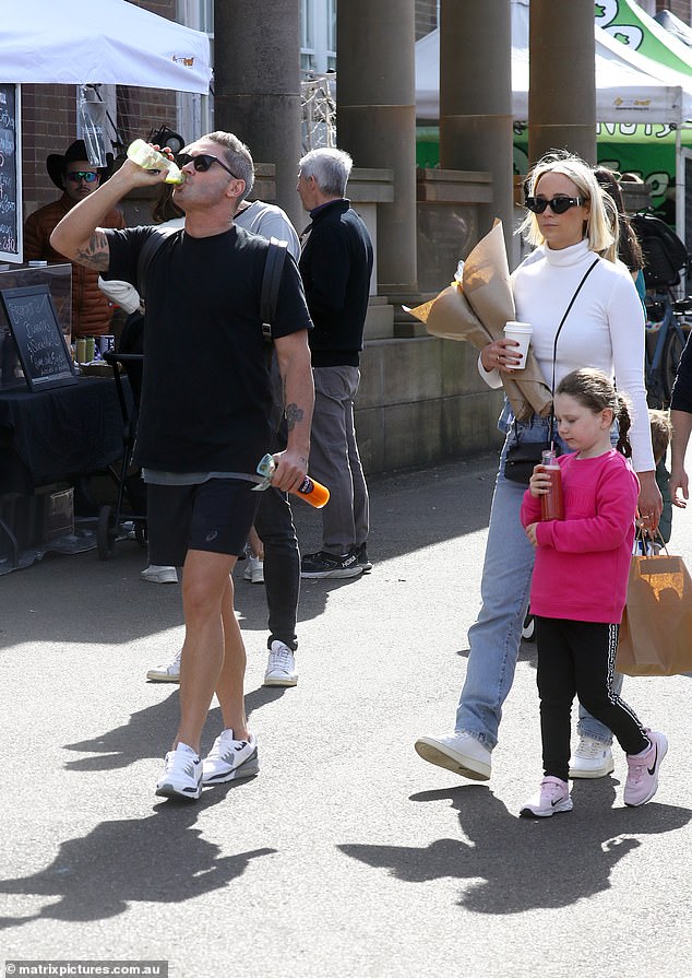 Michael Clarke ha presentado oficialmente a su hija Kelsey a su nueva novia Jade Yarbrough.  La nueva pareja fue vista pasando tiempo con el niño de seis años en Bondi el sábado.