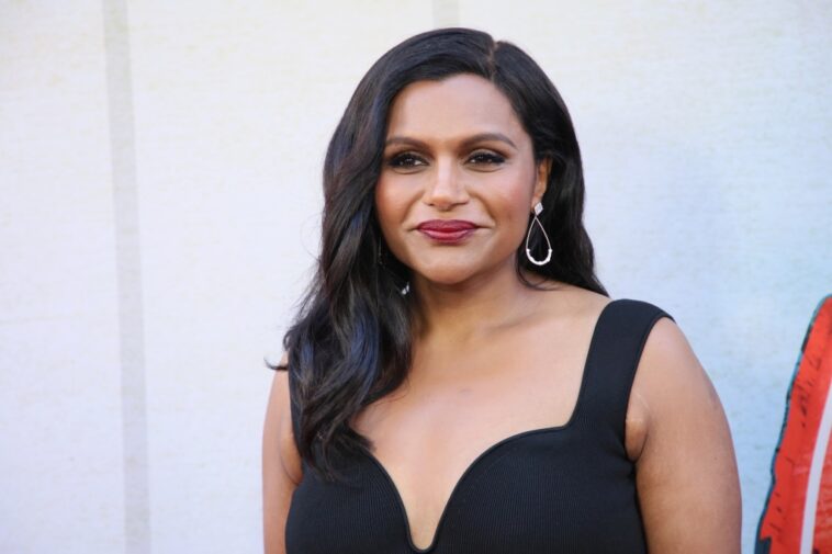 Mindy Kaling explica por qué desea que los padres de mujeres universitarias “las lleven a congelar sus óvulos” en lugar de regalarles joyas y vacaciones