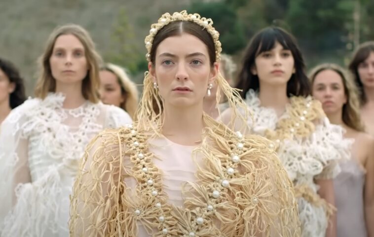 Mira el sereno video musical de Lorde para 'Oceanic Feeling'