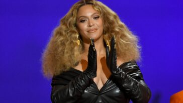 Mire a un presentador de noticias nombrar 15 canciones de Beyoncé en un informe de tráfico