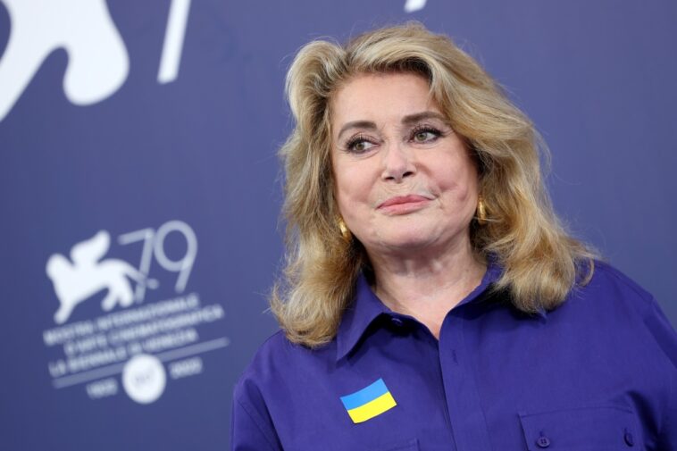 “No tengo tiempo para mirar hacia atrás”: Catherine Deneuve habla sobre su próxima película, muestra su apoyo a Ucrania y dice que es más fácil seguir trabajando como actriz mayor en Europa que en Hollywood – Venecia