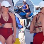 Scarlett Johansson presume tatuajes en bikini rojo en Hamptons