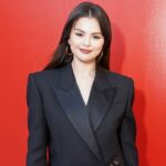 Selena Gomez se burló de una colaboración musical en un top de corsé de mezclilla