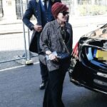 Sharon Osbourne regresa al hotel de Londres después de hacer una rara aparición con su marido estrella de rock Ozzy