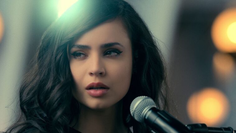 Sofia Carson, estrella de 'Purple Hearts': Queríamos evitar "tomar cualquier bando"