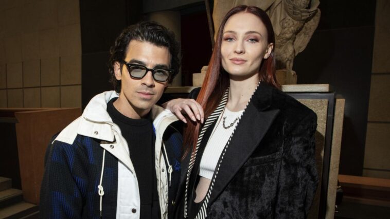 Sophie Turner saca a la luz sus fotos de embarazada semanas después de dar a luz a su segunda hija con Joe Jonas