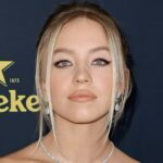 Sydney Sweeney dice que la foto del cumpleaños de mamá se ha convertido en una declaración política: "Por favor, deje de hacer suposiciones"