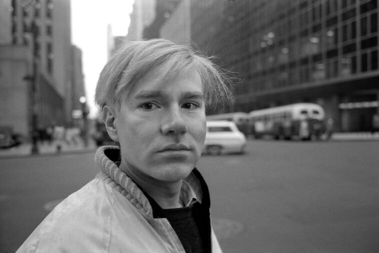 'The Andy Warhol Diaries', nominado al Emmy, pinta un nuevo retrato del artista como hombre gay: "En los diarios, su lujuria es muy palpable"