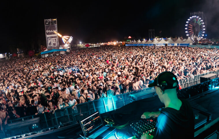 Un muerto y decenas de heridos tras derrumbe de escenario en festival español de EDM