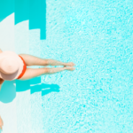 Ya sea que esté haciendo ejercicio al aire libre o descansando junto a la piscina, La Roche-Posay Anthelios UVMUNE 400 SPF50+ lo tiene cubierto este verano.
