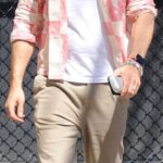 Confiado: ¡Ryan Reynolds rezumaba confianza cuando llegó al Teatro El Capitán en Hollywood antes de su aparición en Jimmy Kimmel Live!  el martes