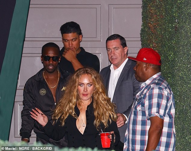 Tiempo de fiesta: los rumores de matrimonio se desvanecieron cuando Adele y Rich Paul ayudaron a su amiga cercana Beyoncé a celebrar su 41 cumpleaños en California el domingo por la noche.