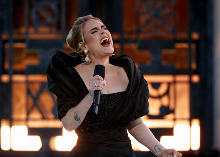 Adele, los Beatles ganan a lo grande en Creative Arts Emmys