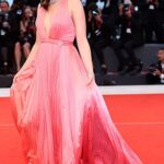 Sensacional: Ana de Armas, de 34 años, exudaba el glamour de Marilyn Monroe cuando asistió al estreno en el Festival de Cine de Venecia de su película, Blonde, basada en la vida de la icónica estrella.