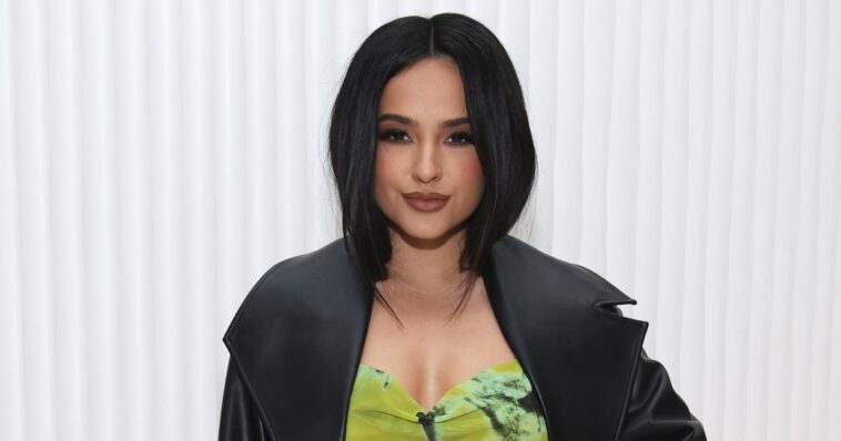 Becky G transforma su cabello para el otoño con Wispy "birkin" Golpes