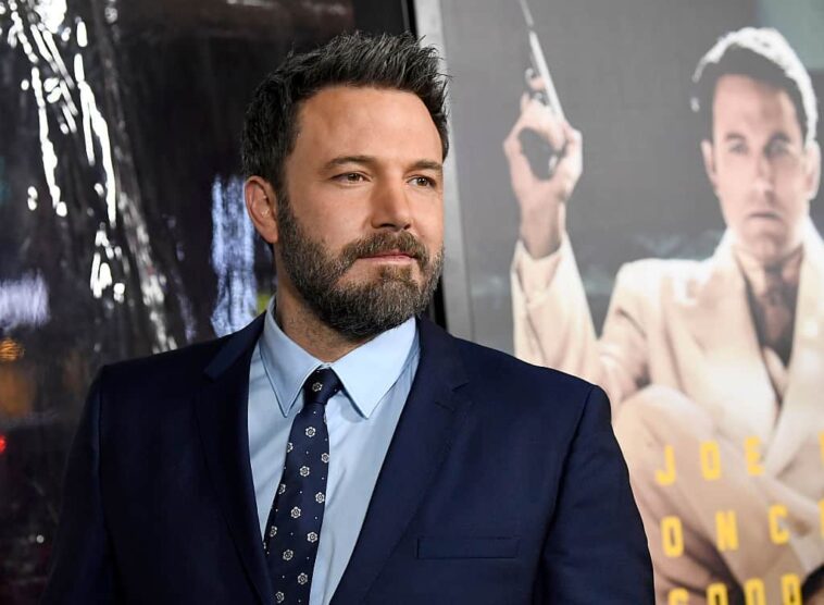 Ben Affleck sale con sus hijos y los de Jennifer López a comprar disfraces de Halloween