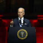 Biden critica a los 'republicanos MAGA' en un discurso ardiente: 'No puedes amar a tu país solo cuando ganas'
