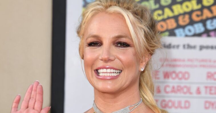 Britney Spears se vuelve Barbiecore en un bikini rosa fuerte en Instagram