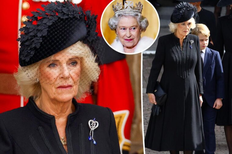 Camilla honra a la reina Isabel II con un broche en el funeral