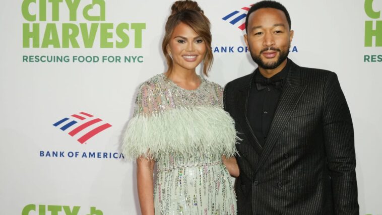 Chrissy Teigen dice que tuvo un aborto para "salvar mi vida para un bebé que no tenía absolutamente ninguna posibilidad"