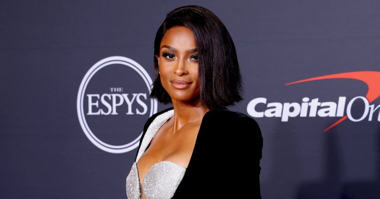 Ciara inicia el otoño con el "Crema De Calabaza" Tendencia de color de cabello