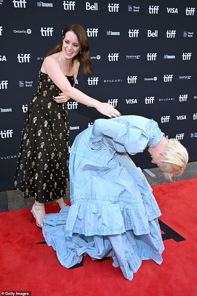 Histérico: Claire Foy y Jessie Buckley estaban de mal humor cuando asistieron al estreno de Women Talking durante el Festival Internacional de Cine de Toronto 2022 el martes