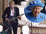 Cody Simpson comparte imágenes cantando para la reina Isabel II