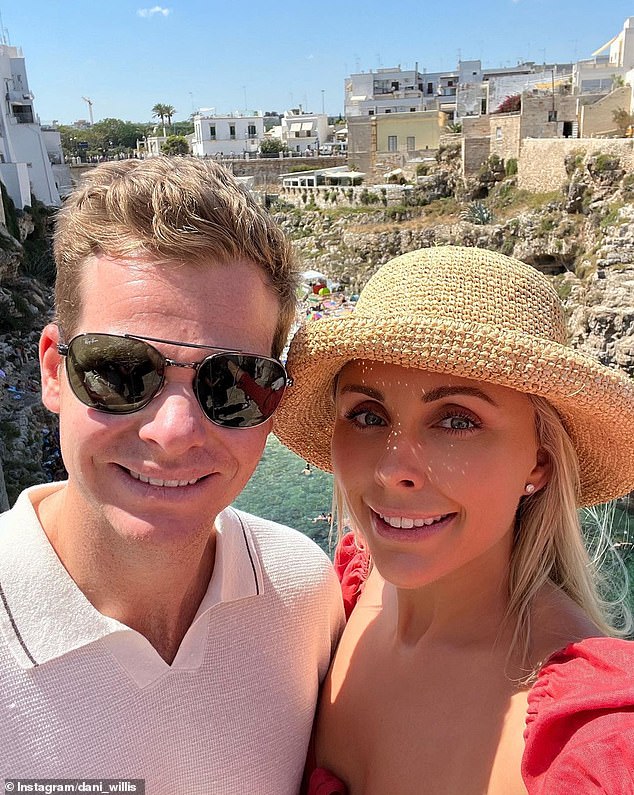 Dentro de la lujosa escapada europea del jugador de cricket Steve Smith y su esposa Dani Willis: la pareja notoriamente reservada ha compartido fotos pocas veces vistas de su glamoroso viaje.