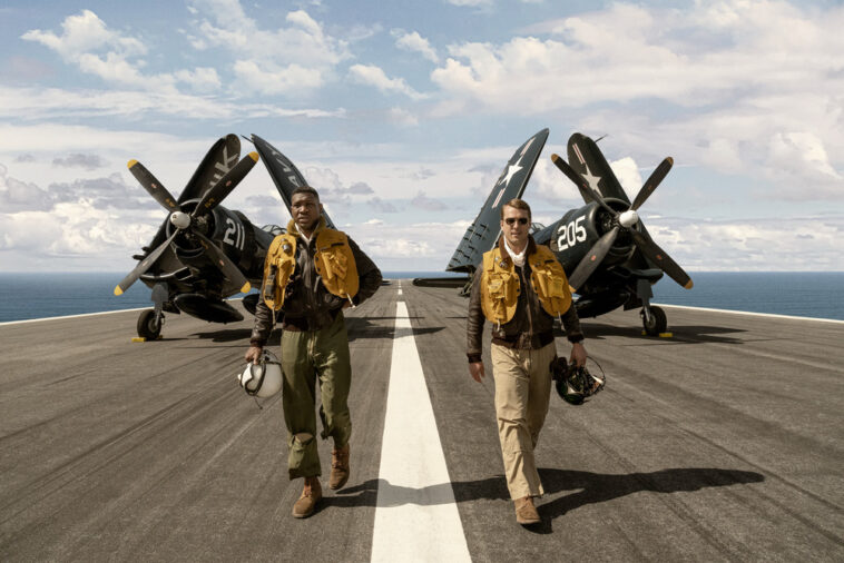 'Devotion' Toronto Review: Jonathan Majors y Glen Powell son los 'Top Guns' originales en el retrato de la Guerra de Corea del primer piloto de la Marina negra