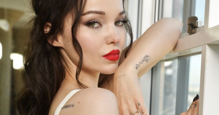 Dove Cameron tiene una creciente colección de 17 tatuajes: esto es lo que significa cada uno