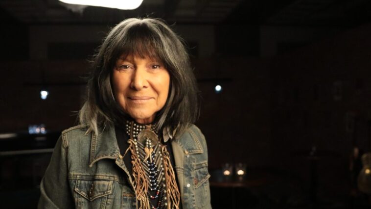 El Festival de Cine de Toronto nombra a Buffy Sainte-Marie como galardonada con el premio Tribute, presenta la lista de invitados musicales y presentadores para la gala de 2022