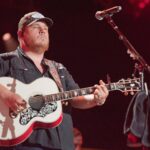El cantante de country Luke Combs toca un espectáculo gratuito para los fanáticos a pesar de los problemas vocales y ofrece reembolsos