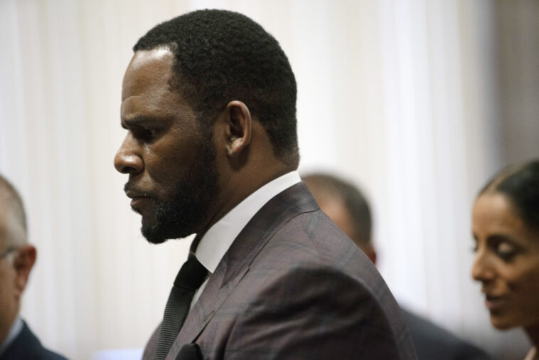 El coacusado de R. Kelly dice que las demandas por conducta sexual inapropiada fueron el 'costo de hacer negocios'