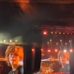 El hijo de Taylor Hawkins toca la batería con Dave Grohl en concierto tributo