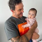 Matt Poole ha mostrado su inmensa dedicación a su hija recién nacida Posy con un nuevo tatuaje.  En la foto con su hija