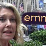 El publicista de Olivia Newton-John dice que el desaire de 'Memoriam' de los Emmy es decepcionante