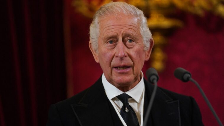 El rey Carlos es oficialmente proclamado rey en la primera ceremonia de ascensión televisada de la historia