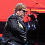 Elton John y Harry Styles rinden homenaje a la reina Isabel II durante conciertos