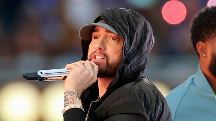 Eminem es solo un premio Tony tímido de un EGOT después de Creative Arts Emmy Super Bowl Win