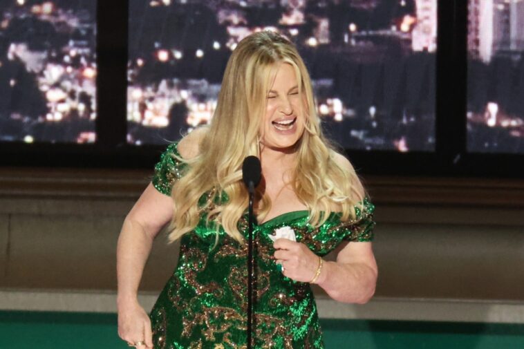 Emmys 2022: victorias históricas, comedia enlatada y el discurso de robo de atención de Jennifer Coolidge