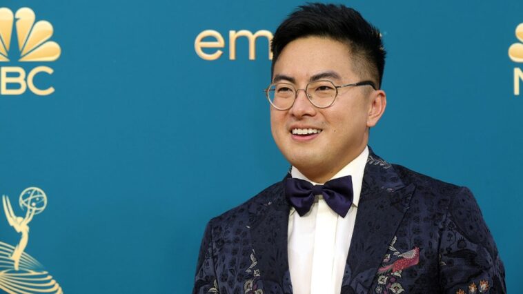 Emmys: el estilista Michael Fisher habla sobre el enfoque "audaz y divertido" de Bowen Yang para la moda (exclusivo)